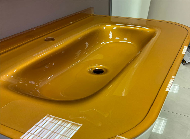 mobile bagno laccato oro