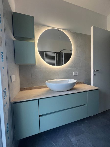 Mobile bagno a cestoni